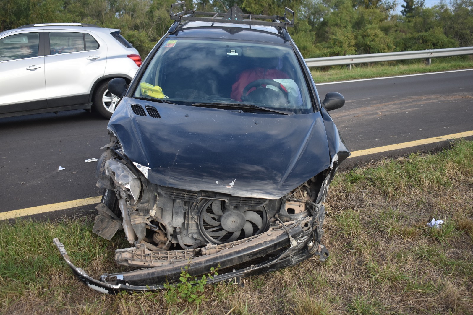 Un auto chocó la cabecera de un puente en la ruta conductor hospitalizado